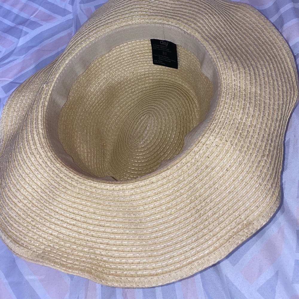 Straw hat - Picture 3 of 6